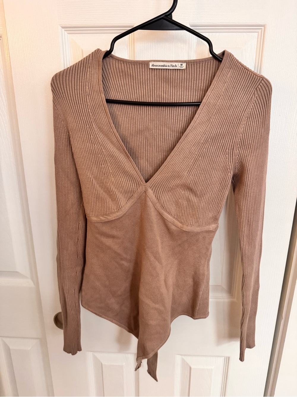 Abercrombie & Fitch Dusty Mauve Ribbed V‑Neck Long Sleeve Top